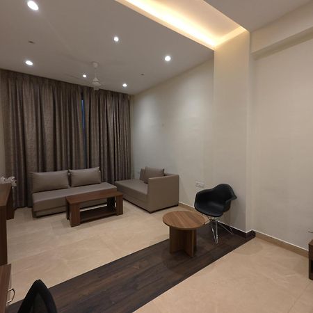 Neelam Orchid Otel Kanpur Dış mekan fotoğraf
