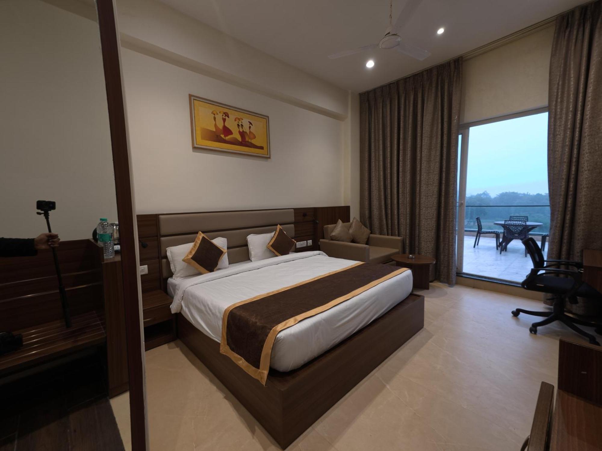 Neelam Orchid Otel Kanpur Dış mekan fotoğraf