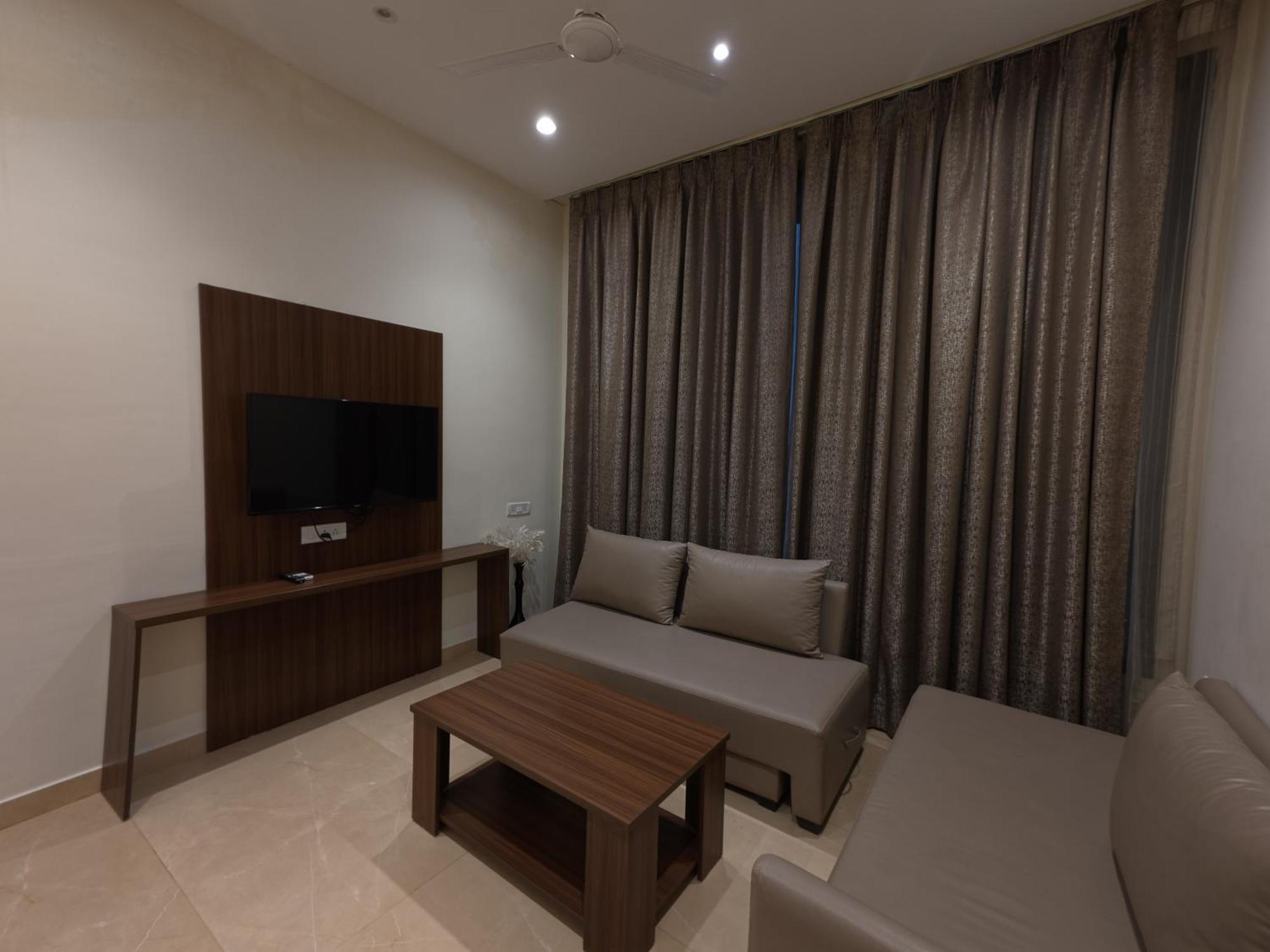 Neelam Orchid Otel Kanpur Dış mekan fotoğraf